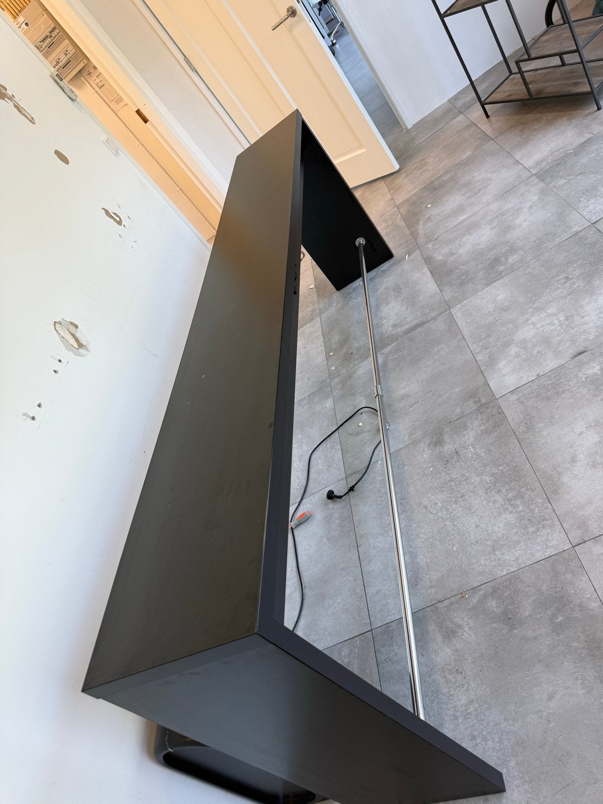 Hoge kwaliteit zwart mat meubel met stopcontacten - 200x30cm