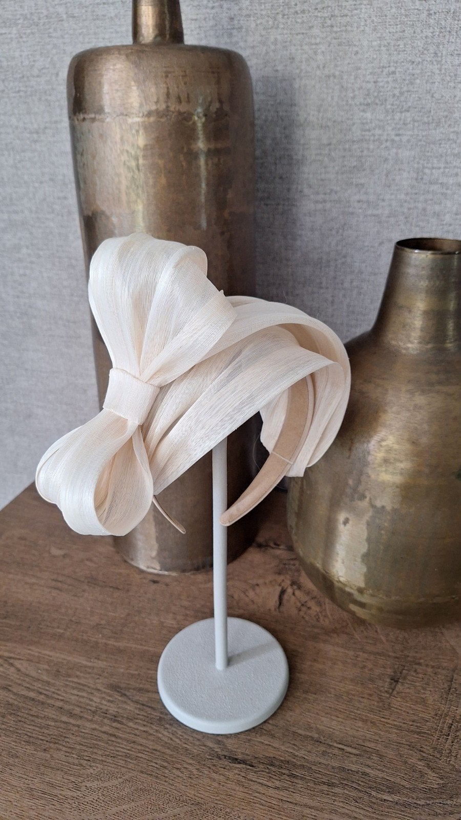 Natuurlijke Fascinator met Strik - Elegant Hoofddeksel, Kleding | Dames, Hoeden en Petten, Ophalen of Verzenden, Nieuw, One size fits all