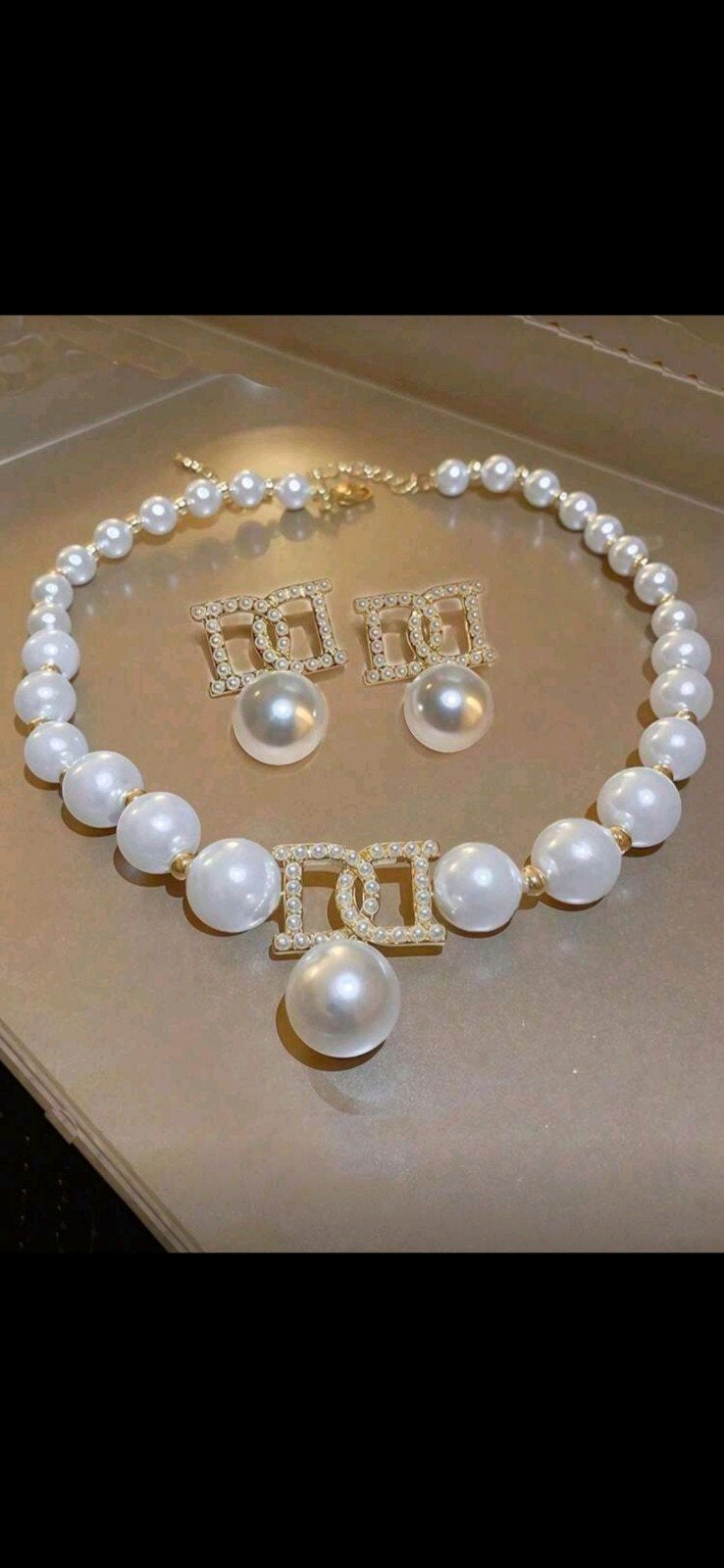 Nieuwe Parelketting en Oorbellen Set met Gouden Details, Ophalen, Wit, Nieuw, Overige materialen