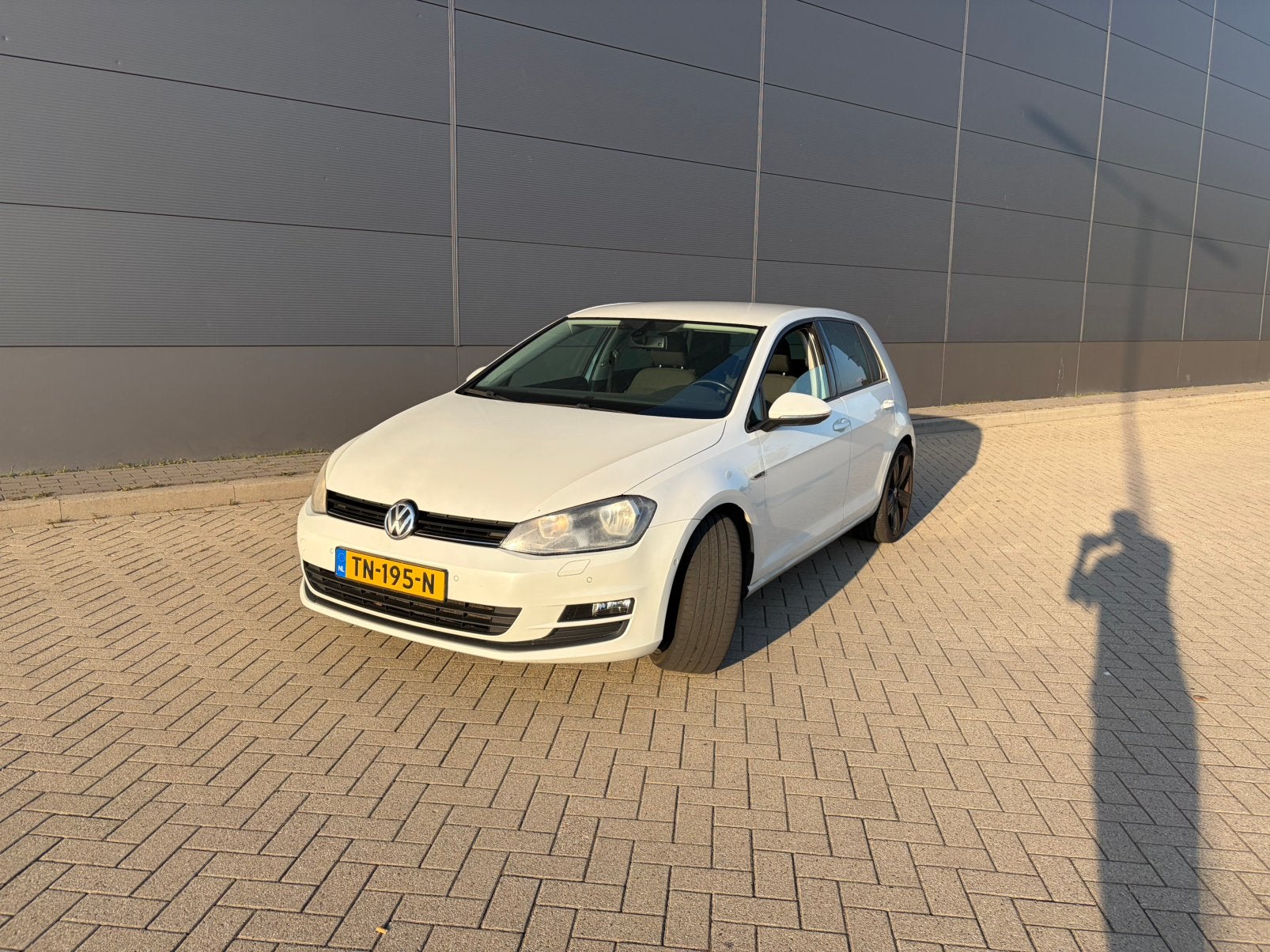 VW Golf 7 1.2 TSI 2013 | Gereviseerde Motor + Riem, Voorwielaandrijving, Euro 5, Stof, Zwart