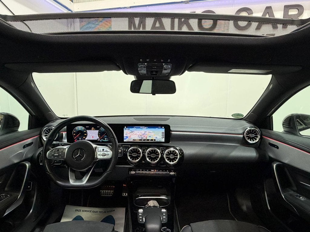 Mercedes-Benz A-klasse 250 e AMG LINE Limited PANO, Auto's, Gebruikt, Zwart, 4 cilinders, Wit