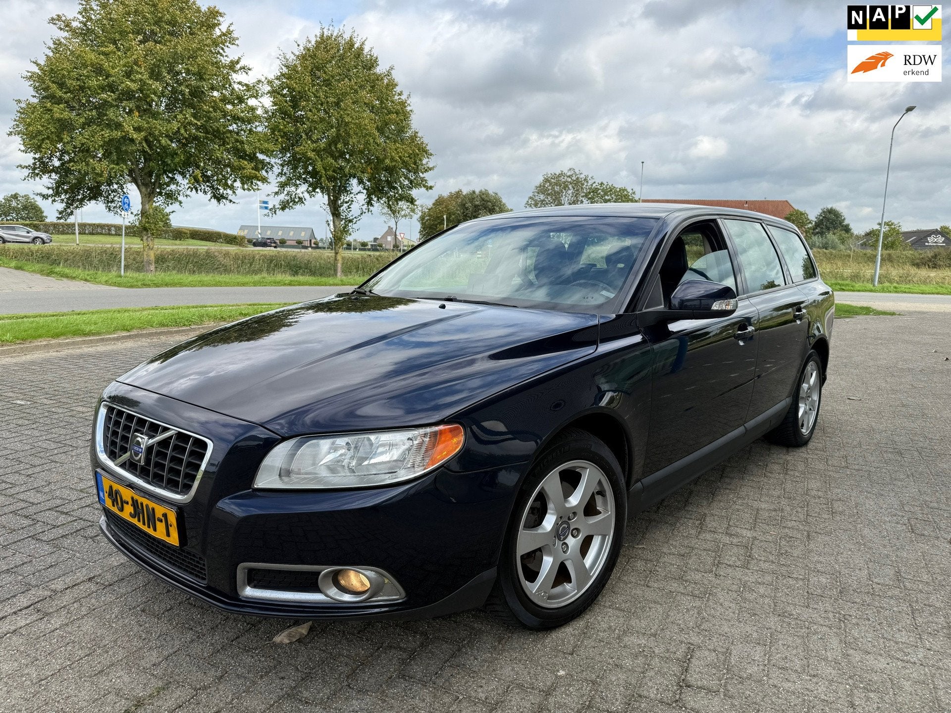 Volvo V70 2.4D Limited Edition NAP/LEER/CLIMA/APK/NAVI, Zwart, Verwarmde buitenspiegels, Blauw, 163 pk