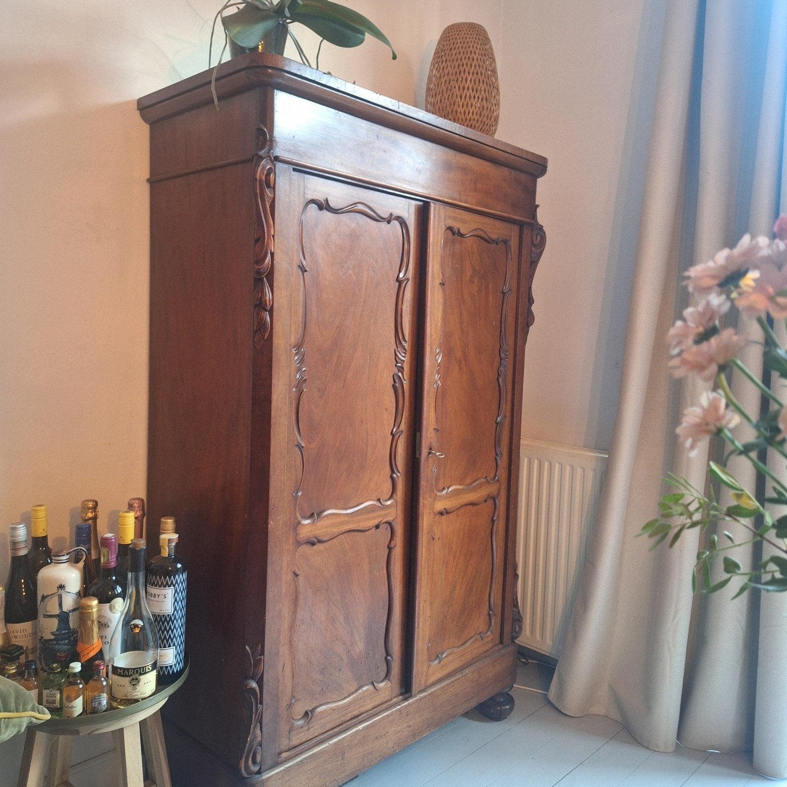 GRATIS: Antieke houten kast met sierlijke details, Antiek en Kunst, Ophalen