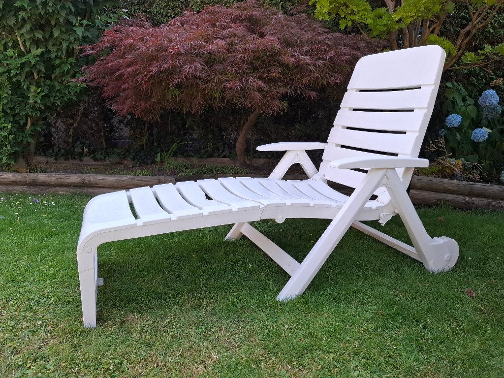 Nette inklapbare ligstoel / tuinstoel, Tuin en Terras, Tuinstoelen, Ophalen, Zo goed als nieuw, Kunststof, Verstelbaar