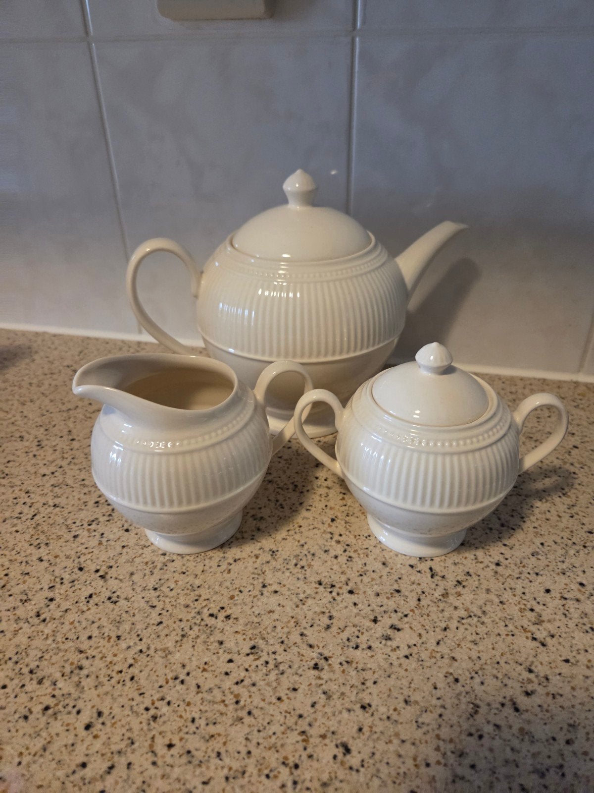 Wedgwood Theepot, suikerpotje en melkkannetje - Windsor, Huis en Inrichting, Ophalen