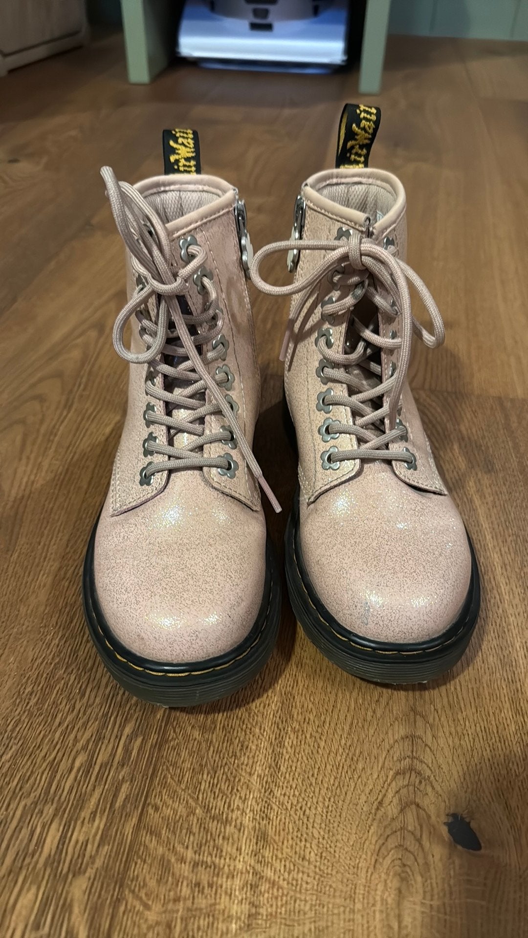 Dr Martens roze met glitter maat 33, Ophalen of Verzenden, Zo goed als nieuw, Meisje, Schoenen