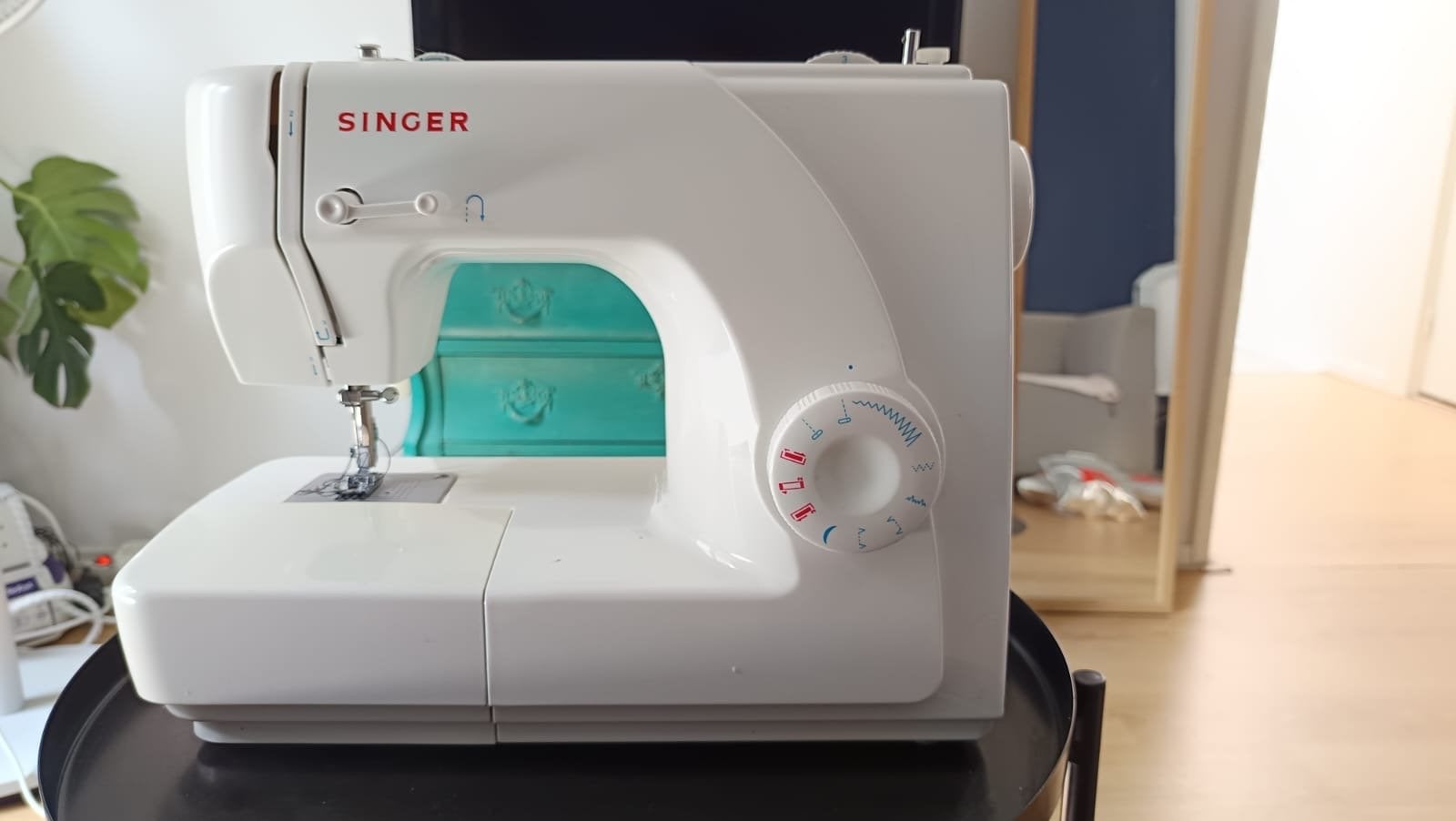 Singer naaimachine model 1507 - Zo goed als nieuw, met hoes, Hobby en Vrije tijd, Naaimachines en Toebehoren, Ophalen, Zo goed als nieuw