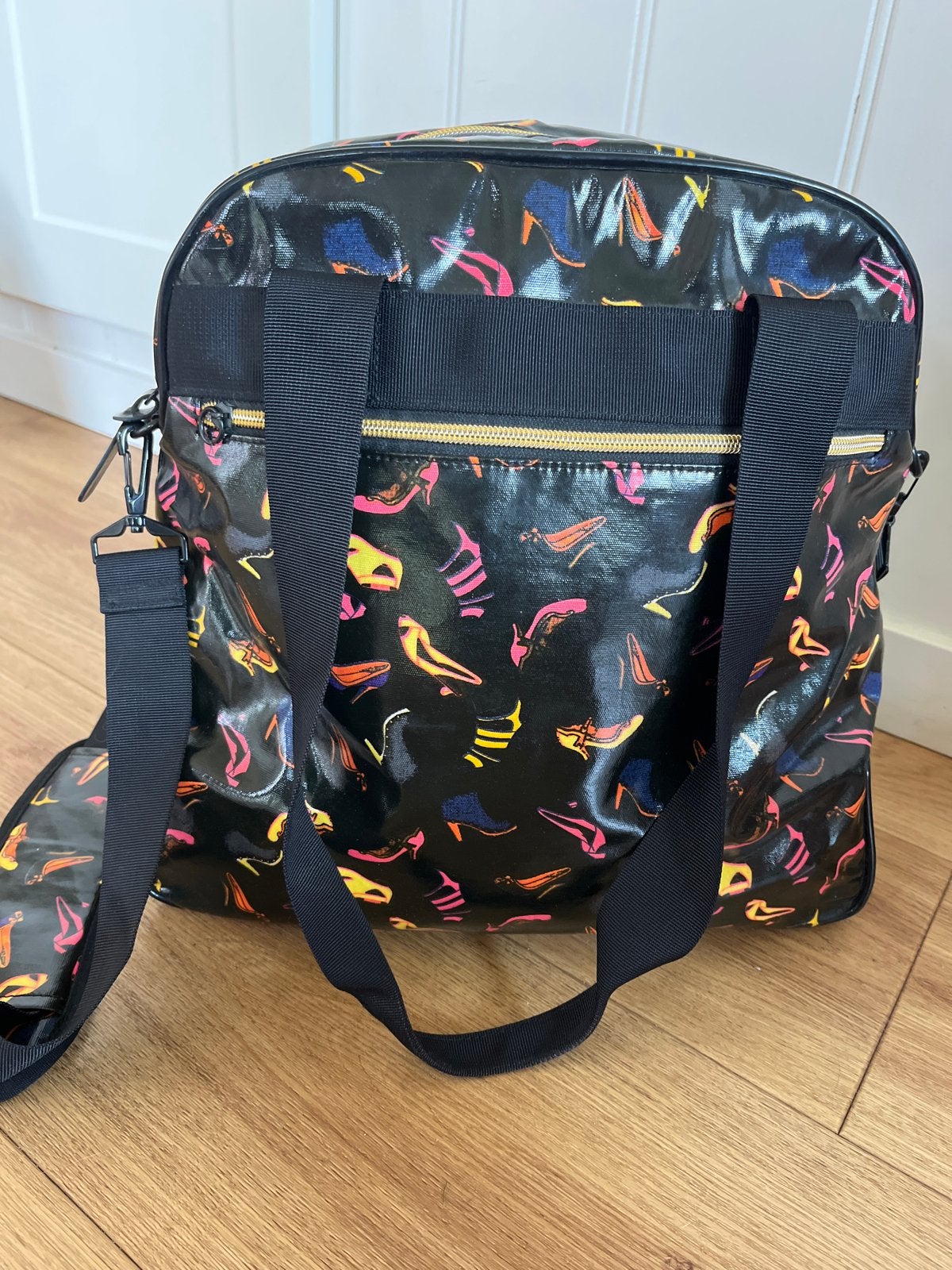 V&D Schoudertas/Schooltas met voorvak - 12x24x34 cm, Gebruikt, Zwart, Ophalen of Verzenden, Schoudertas