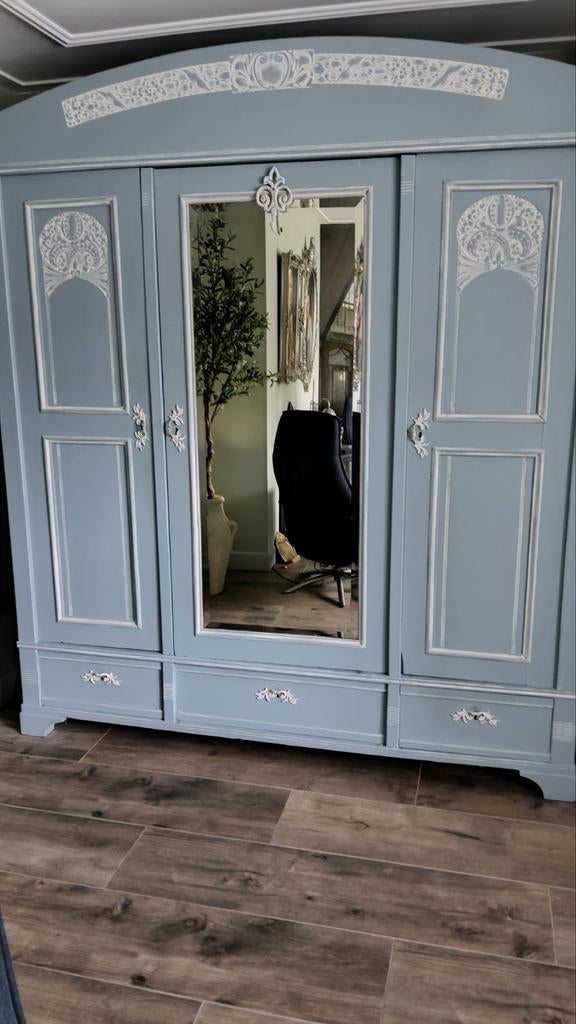 Landelijke antieke kast met Spiegel, Huis en Inrichting, Gebruikt, 100 tot 150 cm, 150 tot 200 cm, Overige houtsoorten