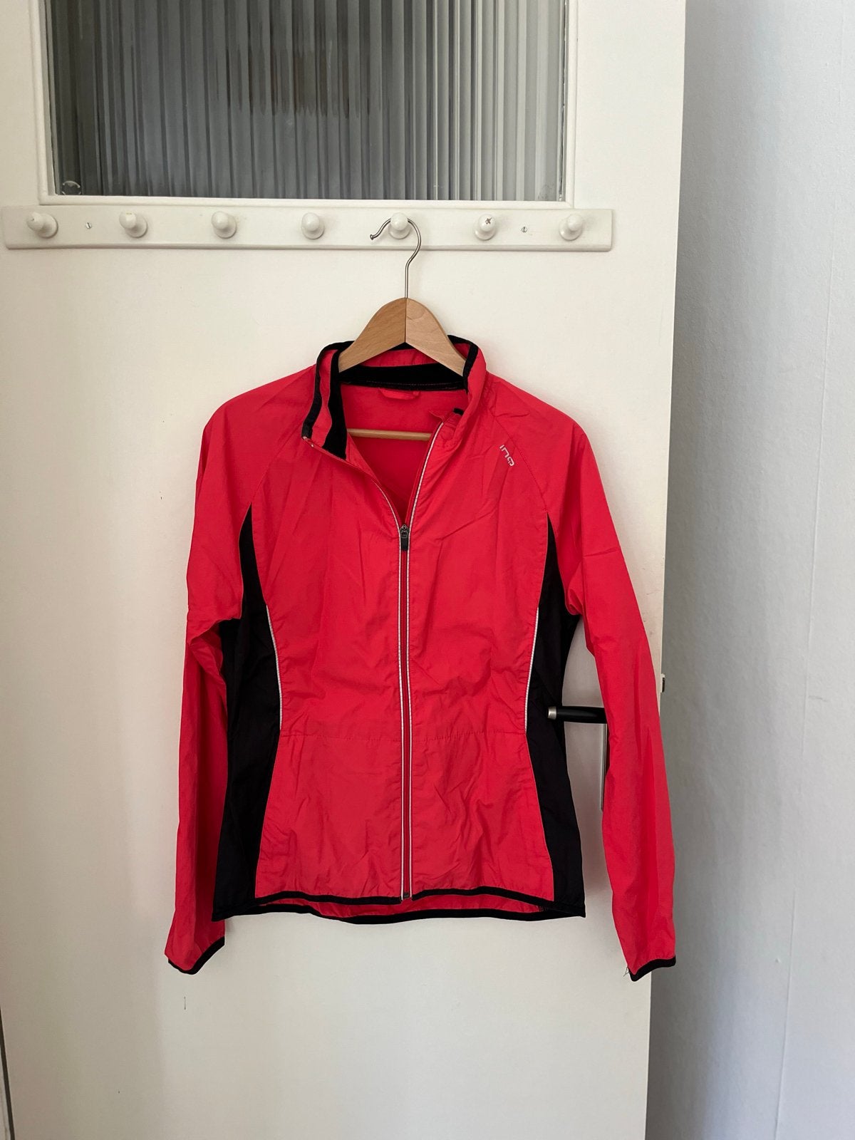 Dames hardloopjack - rood/zwart, Zo goed als nieuw, Hardlopen of Fietsen, Rood, Ophalen