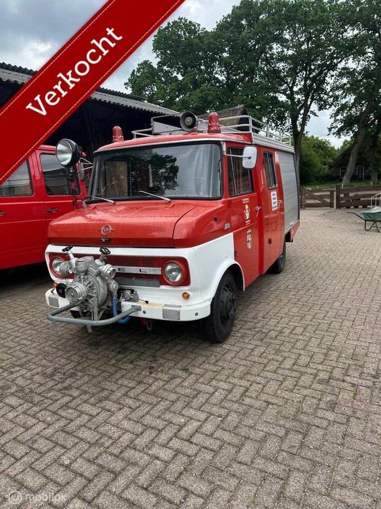 1973 Opel Blitz Benzine Brandweer 20.455 kilometer perfect!, Auto's, Overige carrosserieën, 4 stoelen, Bedrijf, Onderhoudsboekje