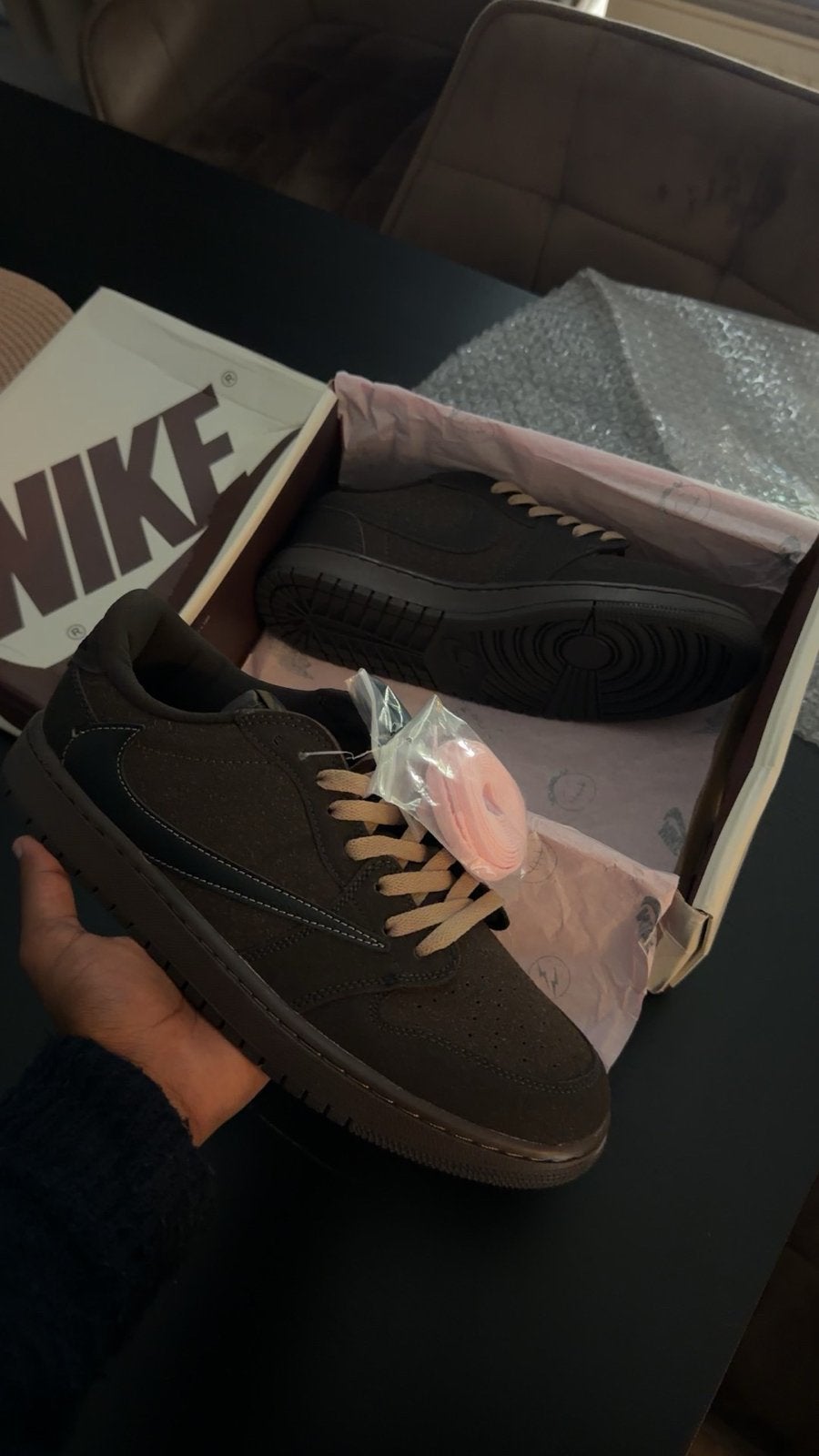 Travis Scott Velvet Brown Sneakers - Maat 43, Kleding | Heren, Bruin, Nieuw, Ophalen of Verzenden, Sneakers of Gympen
