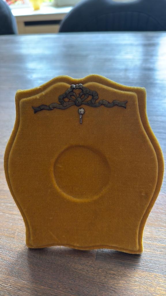 Zakhorloge staander geel, porte montre, Verzenden, Gebruikt