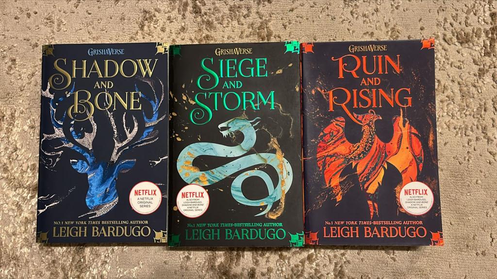 Moet weg!! Shadow and Bone Trilogie – Leigh Bardugo boeken, Boeken, Ophalen of Verzenden, Zo goed als nieuw