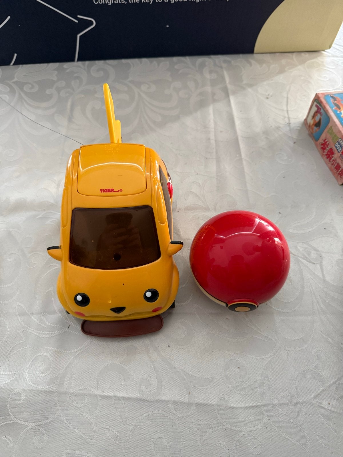 Pikachu RC Auto met Pokeball Afstandsbediening, Ophalen of Verzenden, Gebruikt, Afstandsbediening