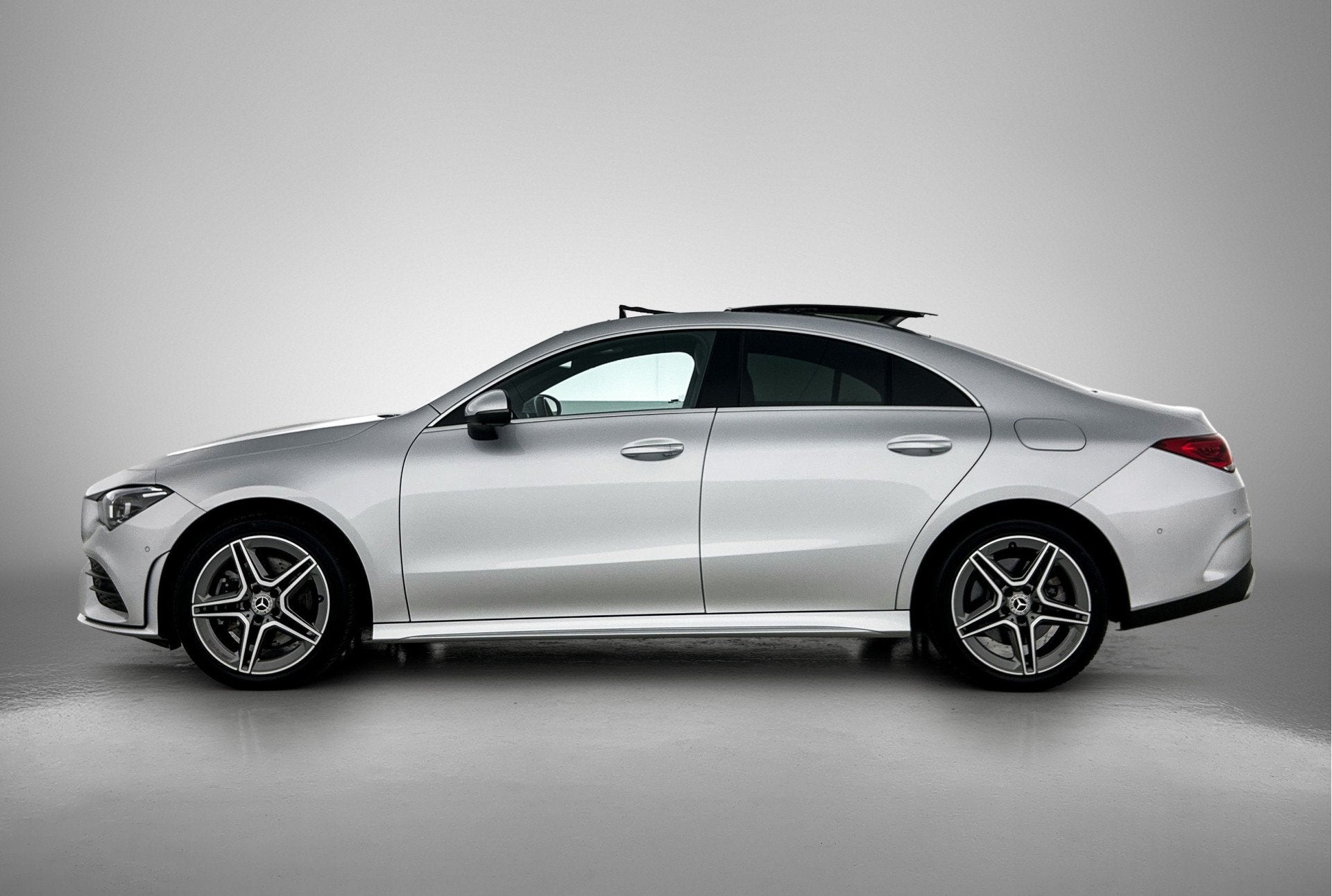 Mercedes-Benz CLA-Klasse 250 e AMG Plug-In Hybride | Premium, Gebruikt, 4 cilinders, 15 kWh, Bedrijf