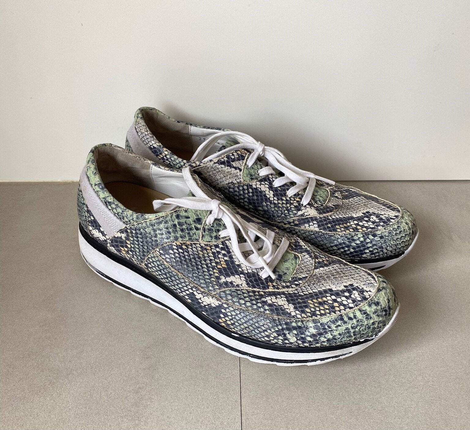 DUREA SNEAKERS MT:8.5/ 42.5 E, Kleding | Dames, Schoenen, Zo goed als nieuw, Instappers, Overige kleuren, Verzenden