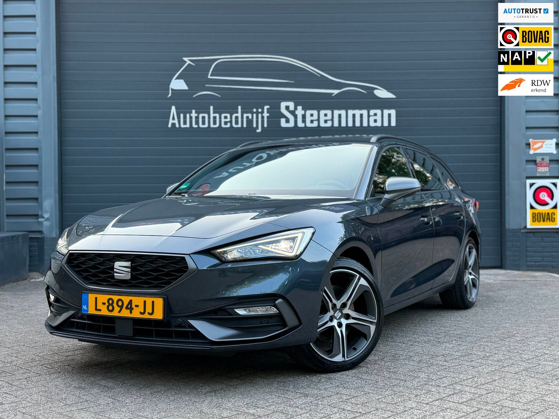 Seat Leon Sportstourer 1.5 eTSI FR Business Intense | Pano |, Auto's, 4 cilinders, Leon, Origineel Nederlands, Hybride Elektrisch/Benzine