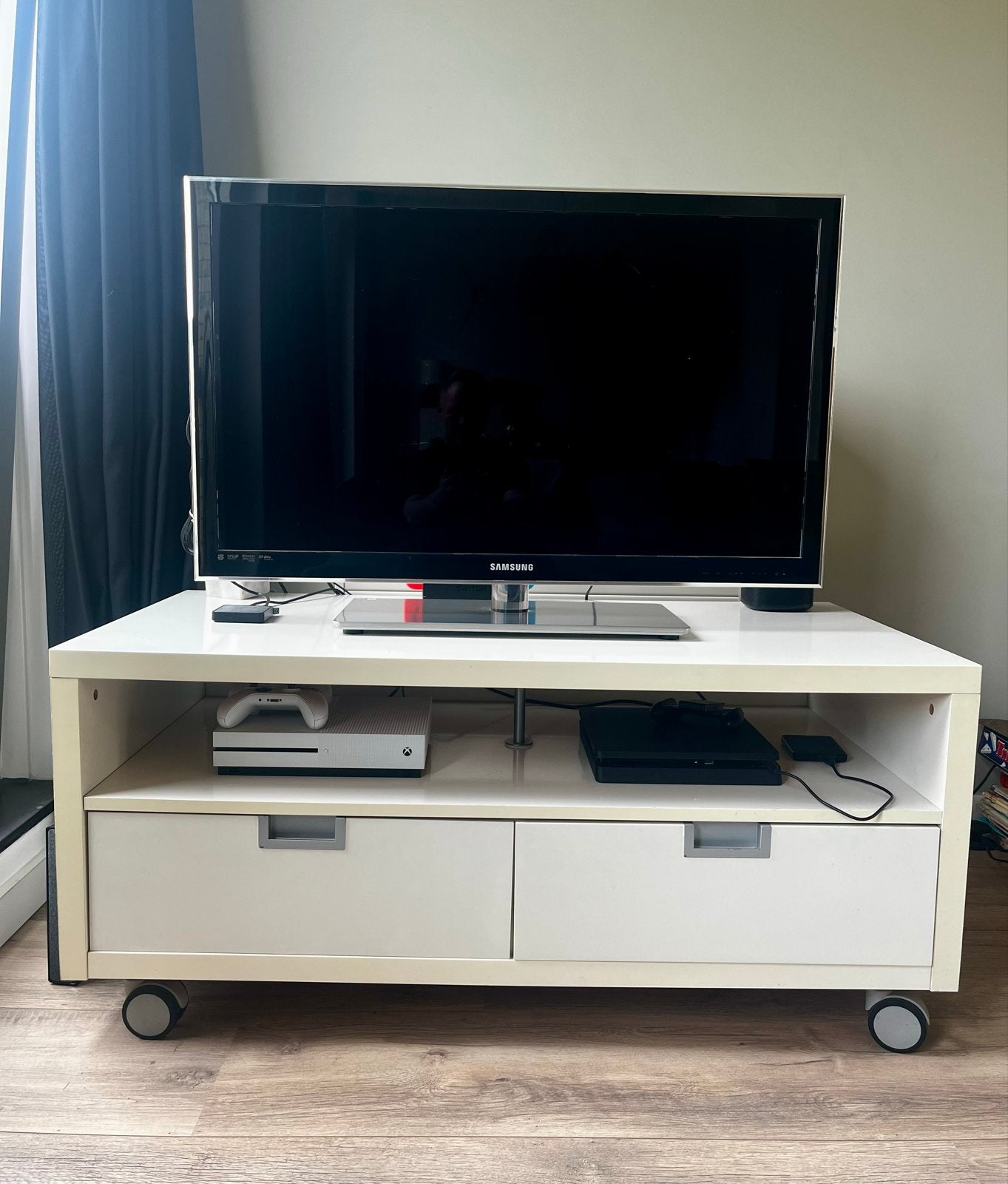 IKEA TV Meubel op Wieltjes met 2 Lades - Ideaal voor Student, Ophalen, Gebruikt, 100 tot 150 cm, Minder dan 100 cm