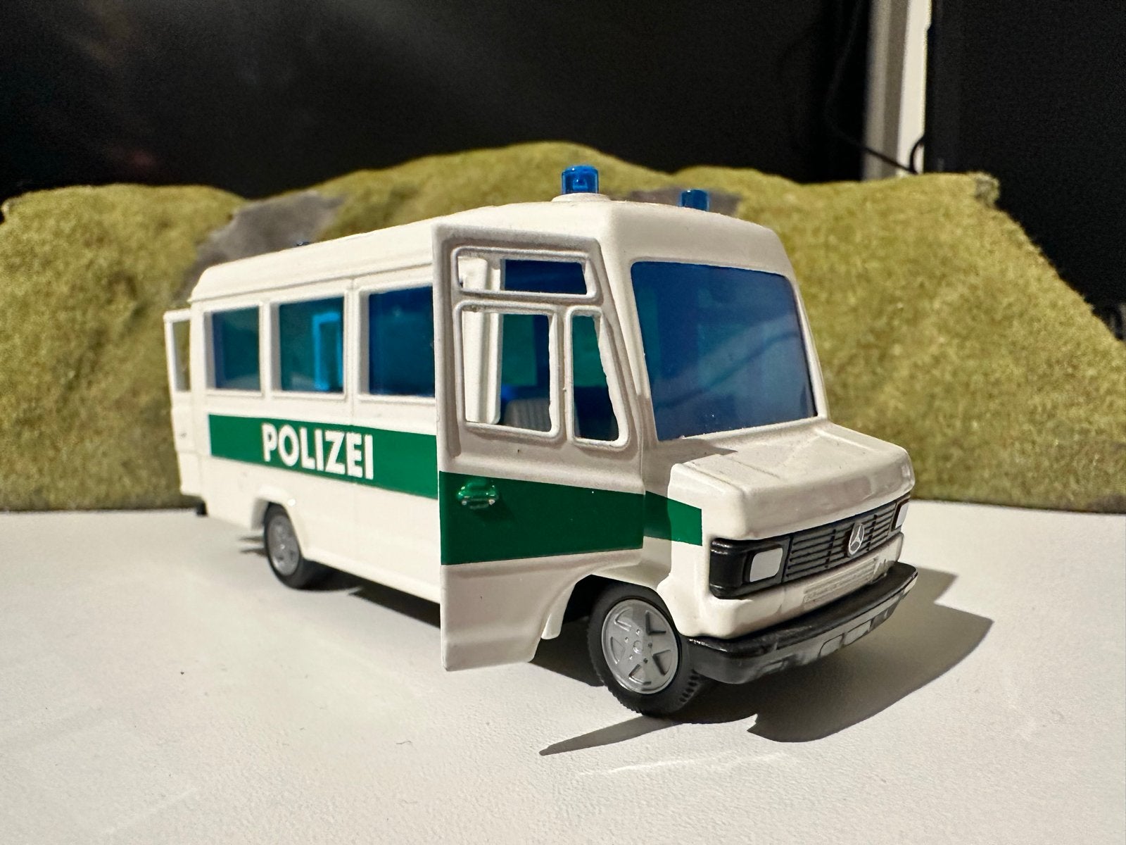 Siku Model Mercedes Benz 809D Polizei busje 1:43, Ophalen of Verzenden, Gebruikt, Bus of Vrachtwagen, SIKU