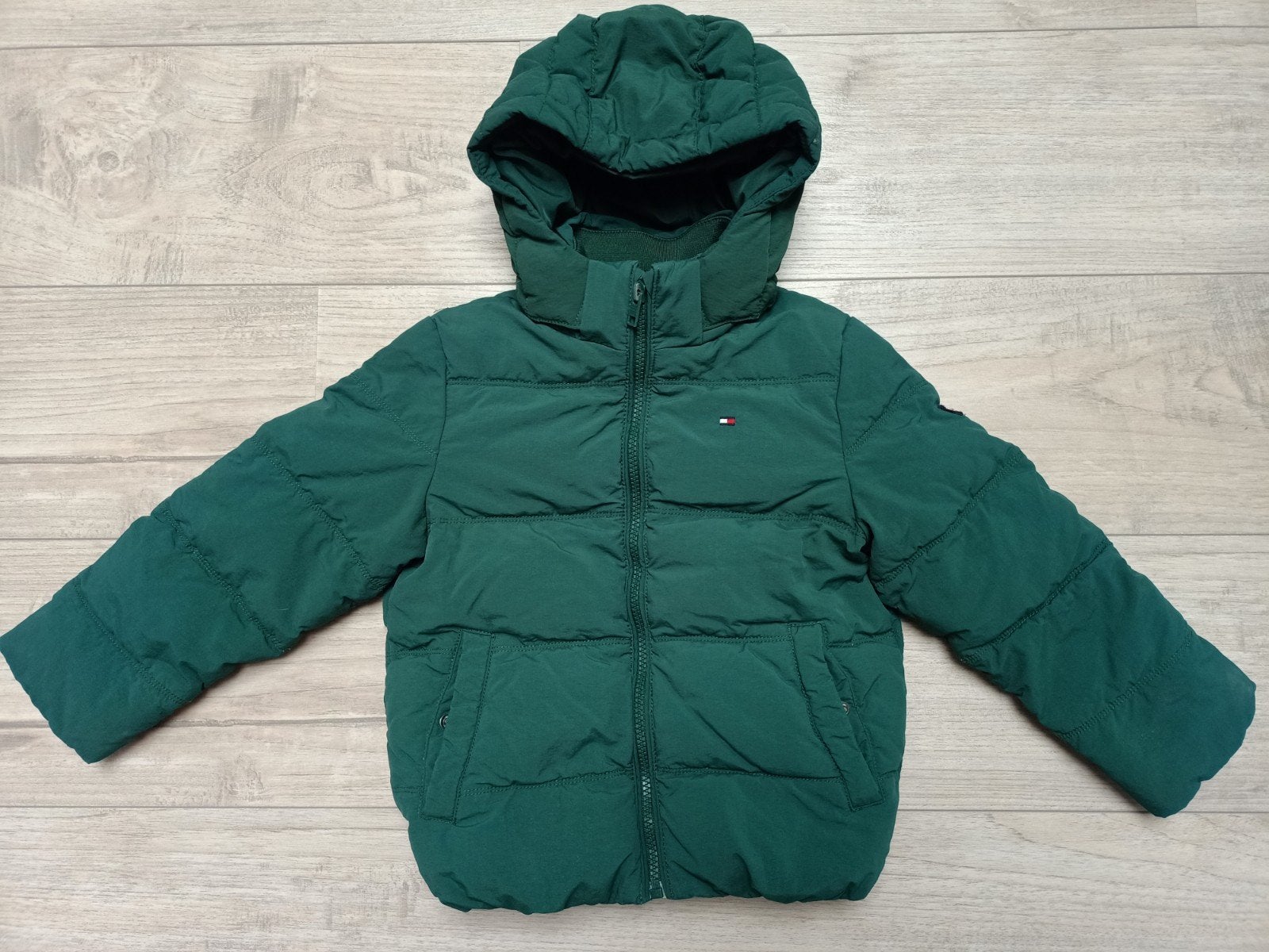 Winterjas Tommy Hilfiger 110, Ophalen of Verzenden, Zo goed als nieuw, Jongen, Jas