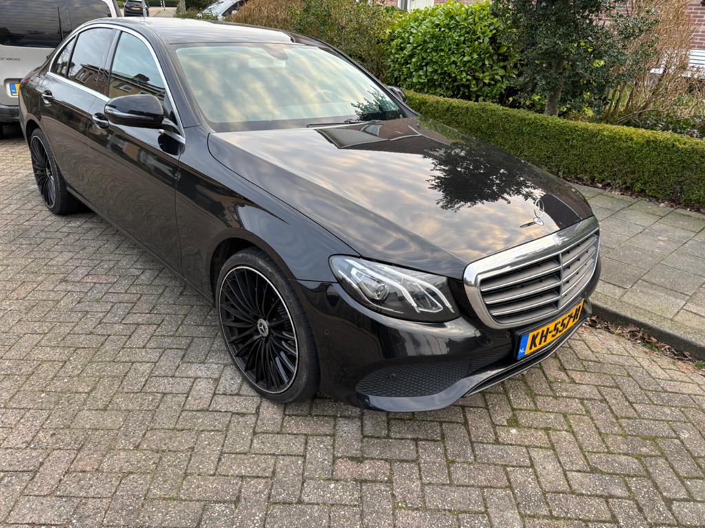 Mercedes-Benz E-Klasse 2.0 E220 D Sedan AUT 2016 Zwart, Auto's, Mercedes-Benz, Automaat, Achterwielaandrijving, 4 cilinders, 2000 kg