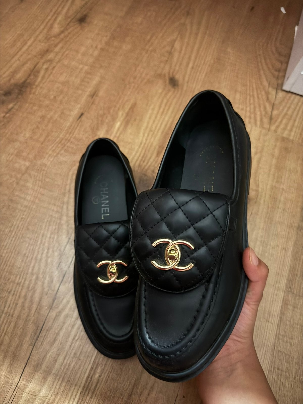 CHANEL CC mocassins, Ophalen of Verzenden, Zo goed als nieuw, Instappers, Zwart