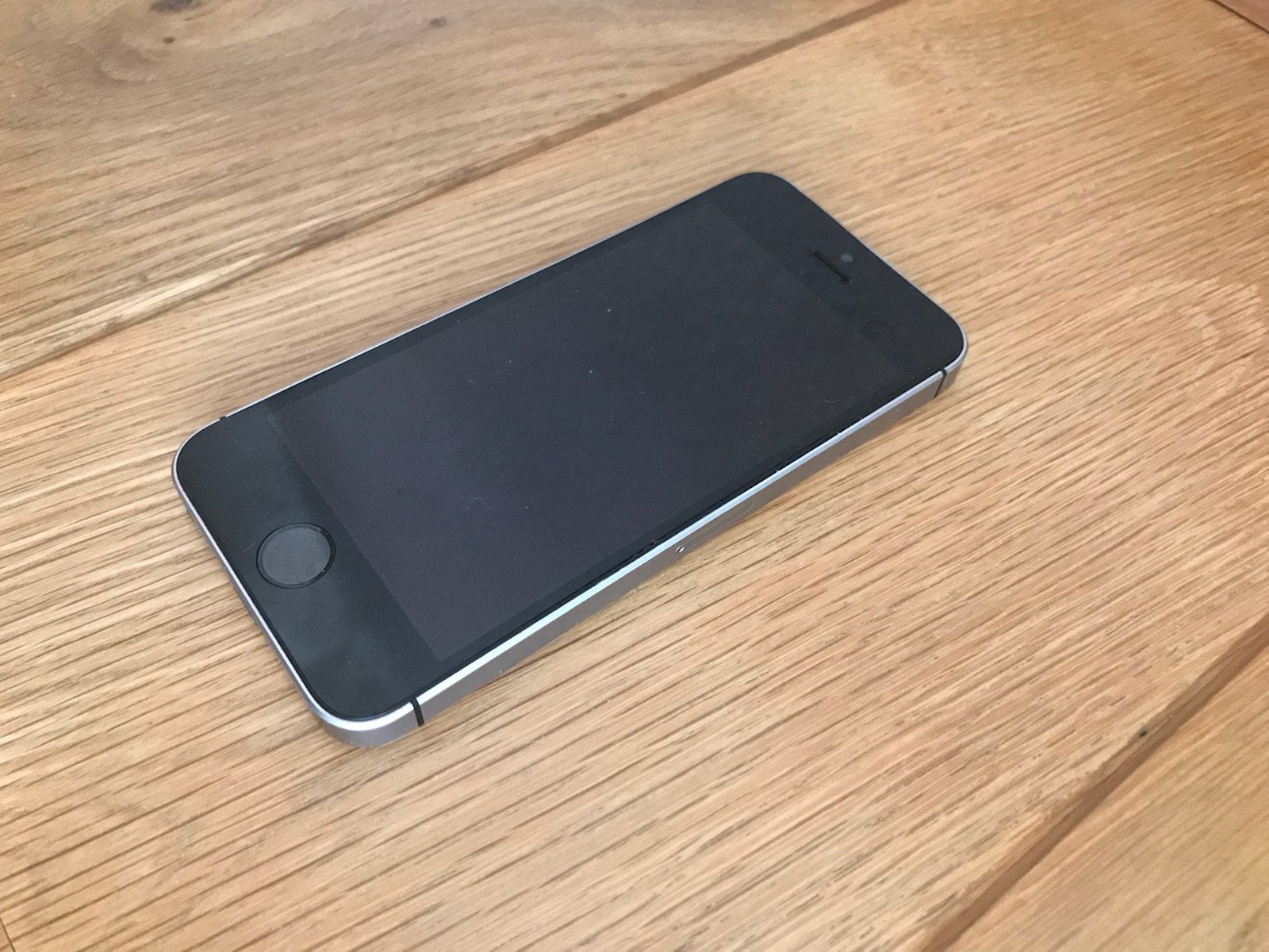 Apple iPhone SE (6S) 32GB 2016 gebruikt, Telecommunicatie, Mobiele telefoons | Apple iPhone, Gebruikt, Ophalen of Verzenden, 84 %
