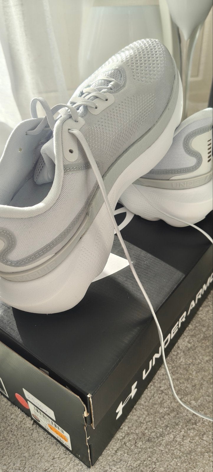Under Armour Sportschoenen - Zo goed als nieuw, Wit, Under Armour, Ophalen of Verzenden, Sneakers of Gympen