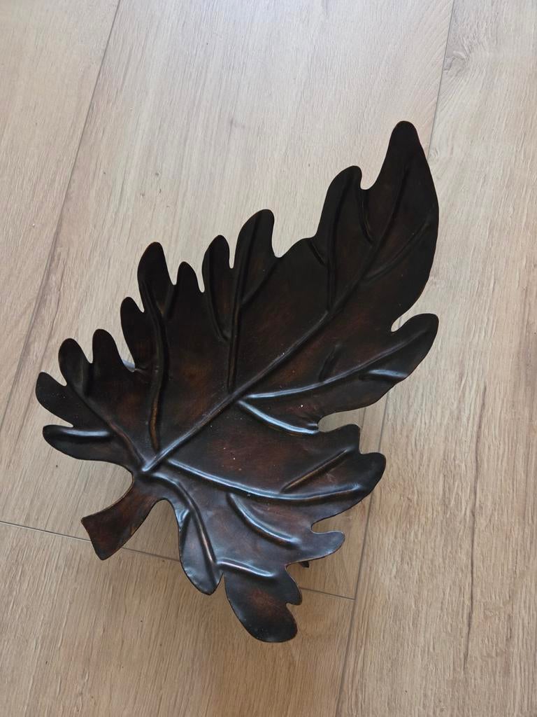 Decoratieve Bladschaal - Bruin Metaal, Huis en Inrichting, Woonaccessoires | Schalen en Manden, Ophalen of Verzenden