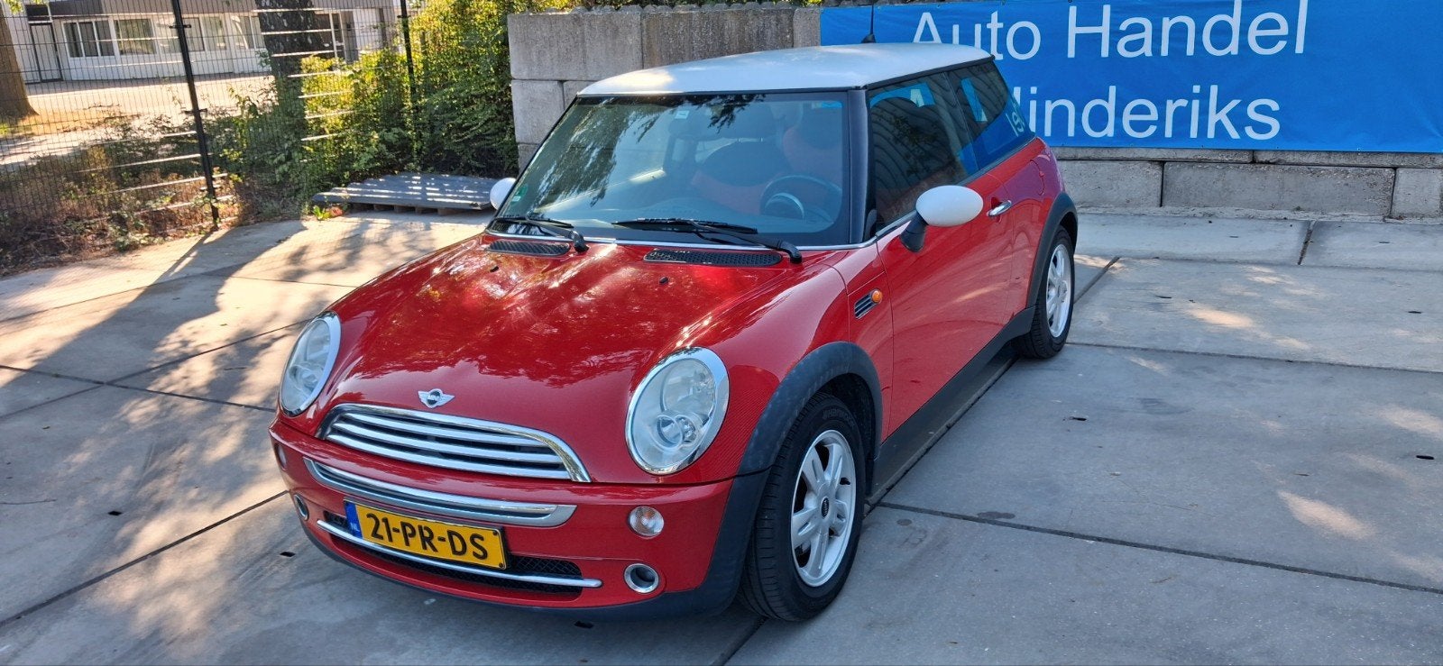 Mini 1.6 16V ONE 2004 Rood, Voorwielaandrijving, Dealer onderhouden, Zwart, 4 cilinders