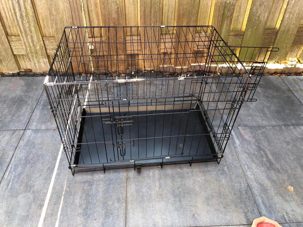 Zwarte Bench voor middel grote hond, Ophalen, Zo goed als nieuw, Minder dan 65 cm