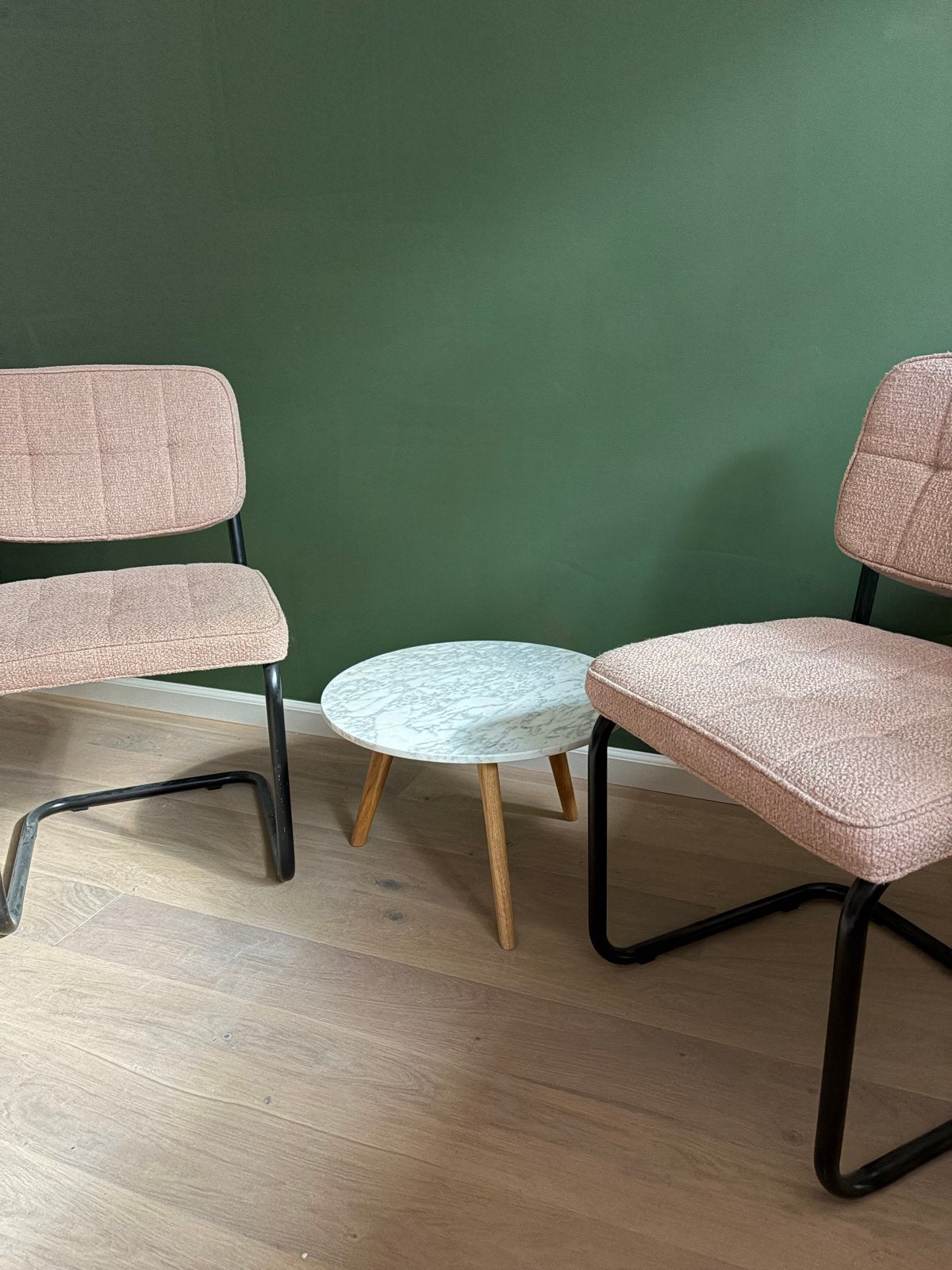 Set van 2 roze stoelen met zwart metalen frame - 40eu/stuk, Ophalen, Twee, Overige kleuren, Zo goed als nieuw