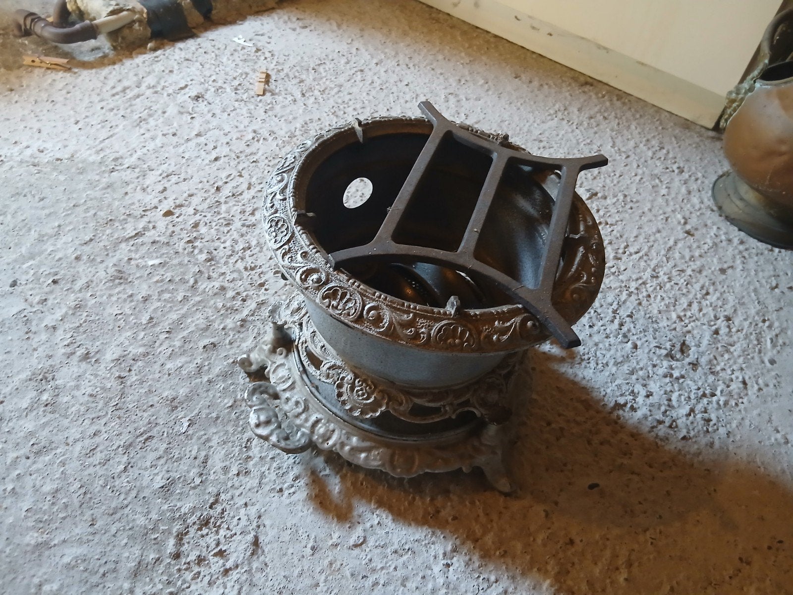 Antieke gietijzeren vuurpot / plantenbak, Ophalen