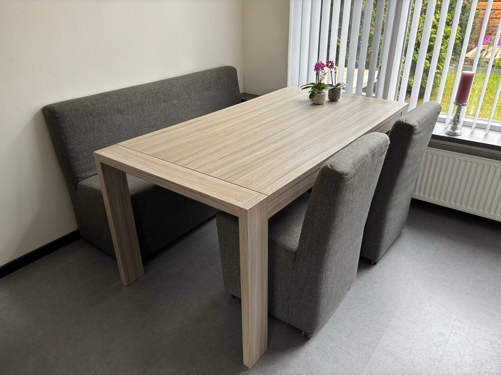 Moderne eethoek: bank en 2 stoelen, grijs stof, Ophalen, Twee, Zo goed als nieuw, Stof