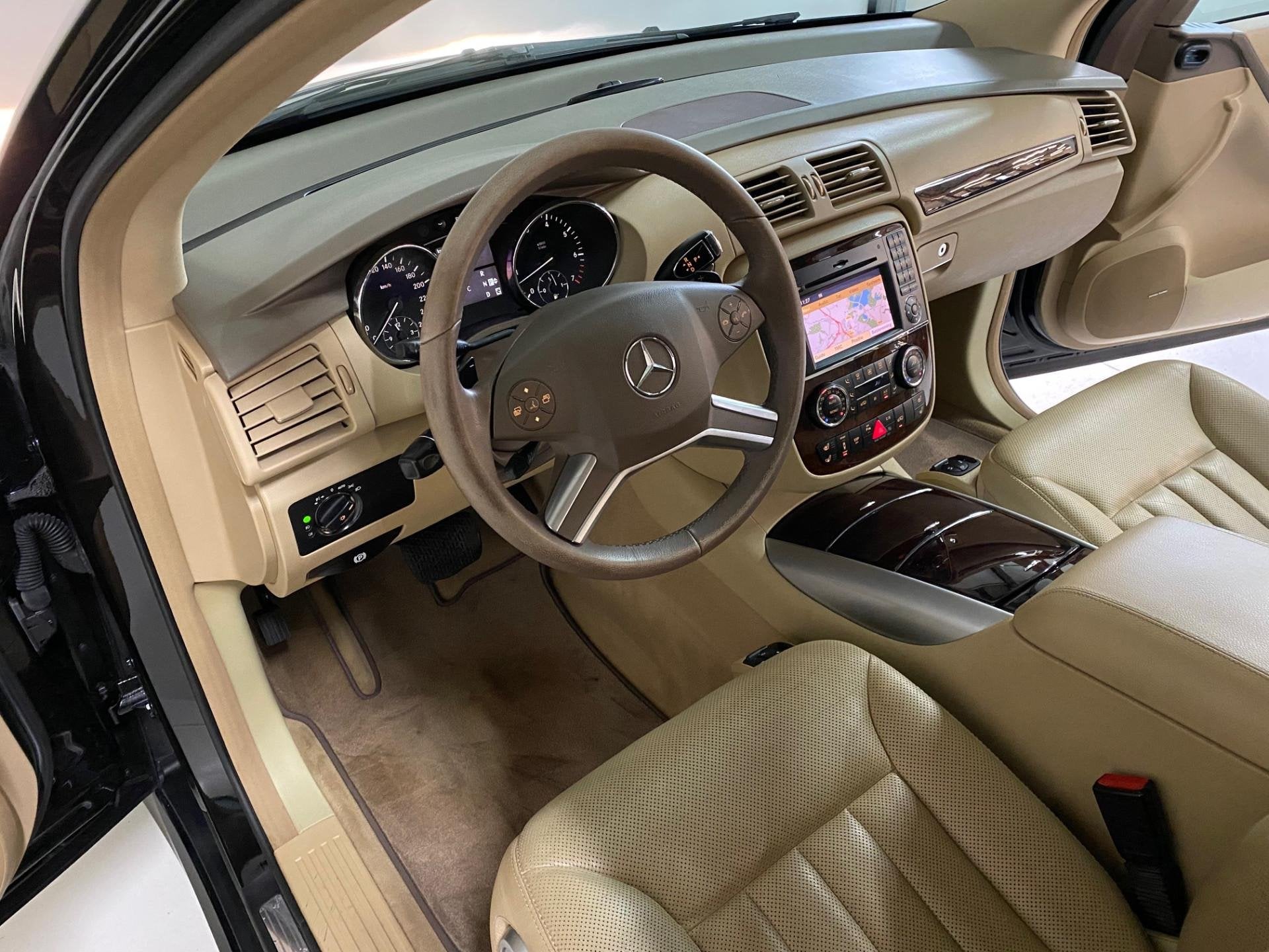 Mercedes-Benz R-Klasse 500 Lang 4M 7p. Luchtvering Harman/Ka, Auto's, Mercedes-Benz, 5461 cc, Met garantie (alle), 7 stoelen, Zwart