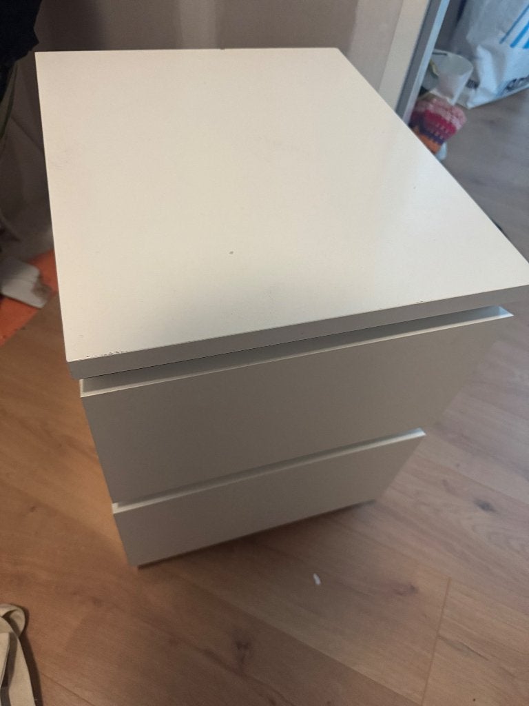 Malm nachtkastje, Huis en Inrichting, Slaapkamer | Nachtkastjes, Ophalen, Gebruikt, Minder dan 45 cm, 55 tot 70 cm