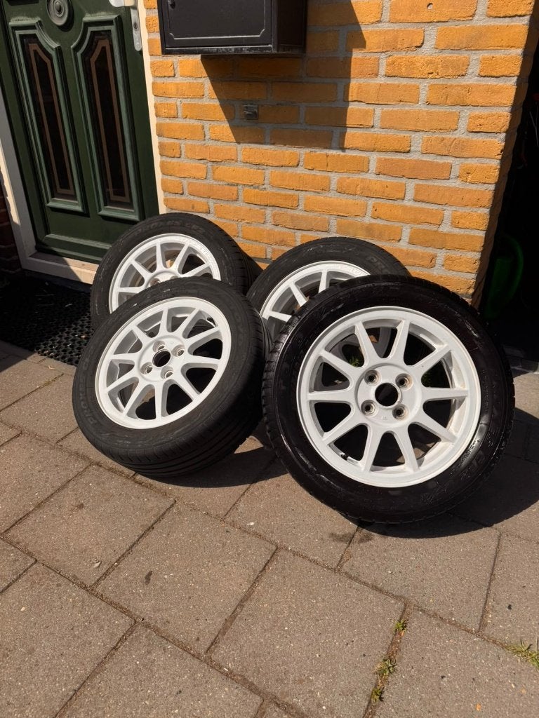 Suzuki velgen 15 inch met banden – wit – 185/55 R15, Ophalen, Gebruikt, 15 inch, Velg(en)