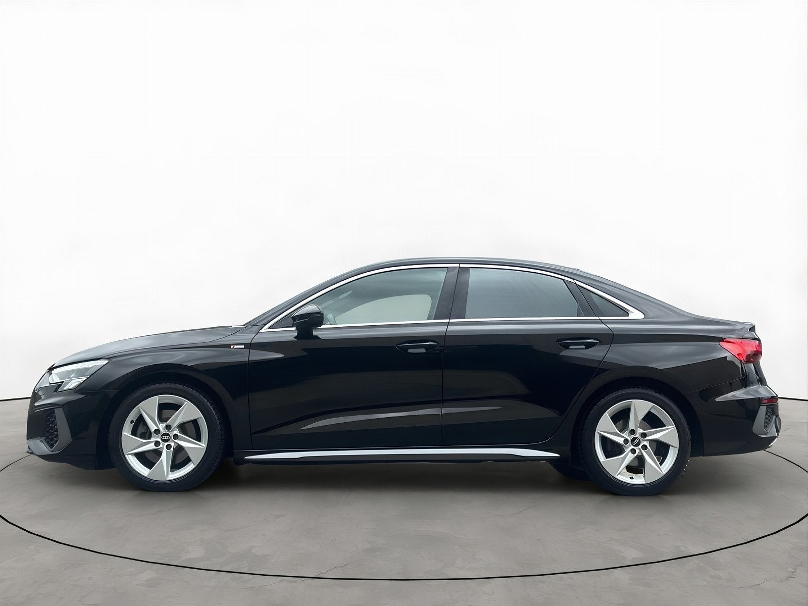 Audi A3 Limousine 35 TFSI 150PK 2X S-Line *NL-AUTO*, 4 cilinders, 150 pk, Leder en Stof, Zwart
