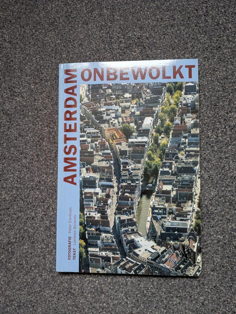 L. Berends - Amsterdam onbewolkt 1, Boeken, Ophalen of Verzenden, Zo goed als nieuw, L. Berends; P. Elenbaas