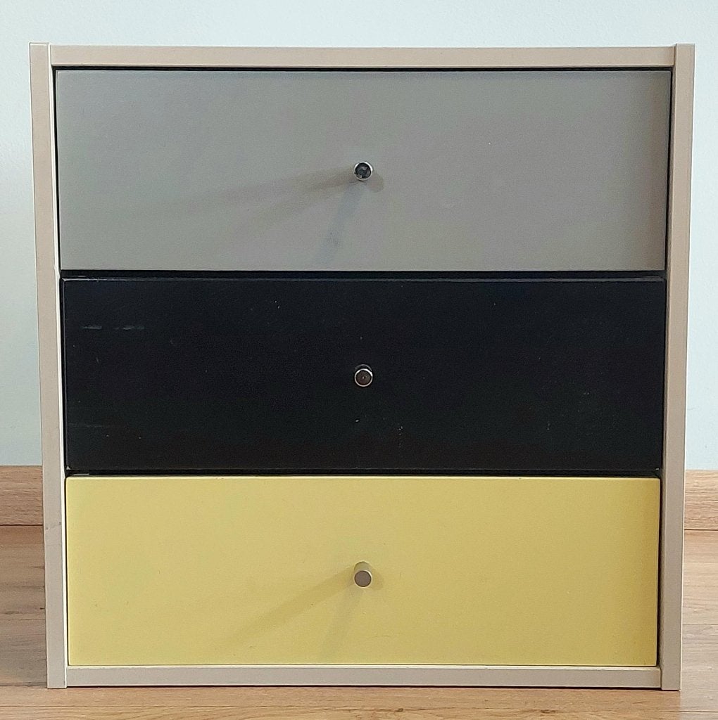 Kastje met 3 laden geel, zwart, grijs. Afm. 40x40x40cm., Huis en Inrichting, Ophalen, Minder dan 50 cm, Gebruikt, 3 of 4 laden
