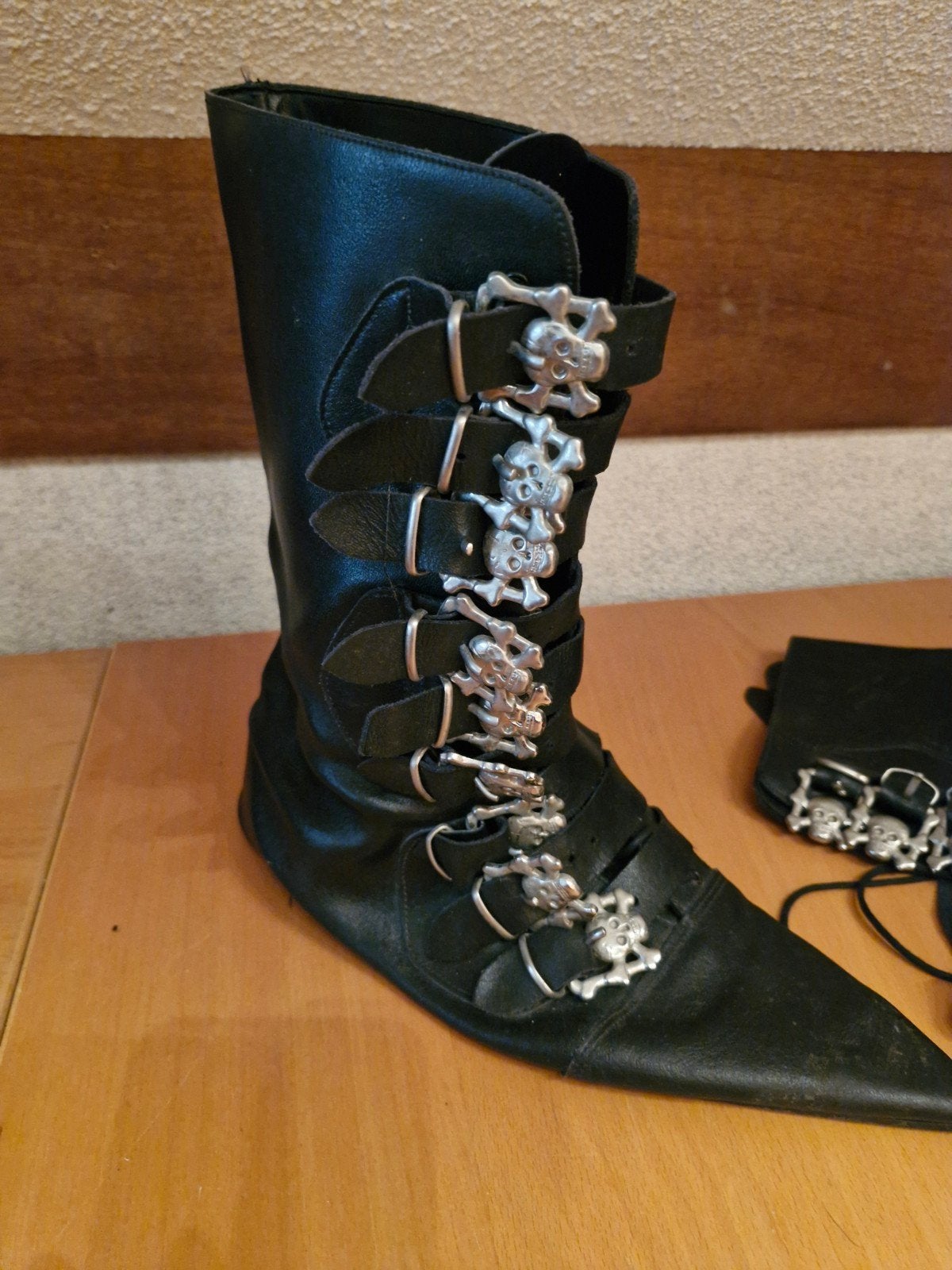 Gothic laarsjes met doodshoofdgespen, Ophalen of Verzenden, Gedragen, Zwart, Lage of Enkellaarzen