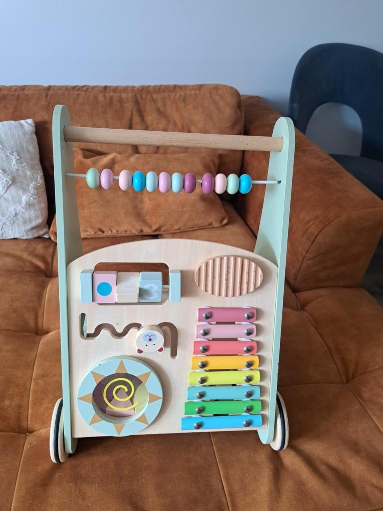 Houten loopwagen met activiteiten, Ophalen