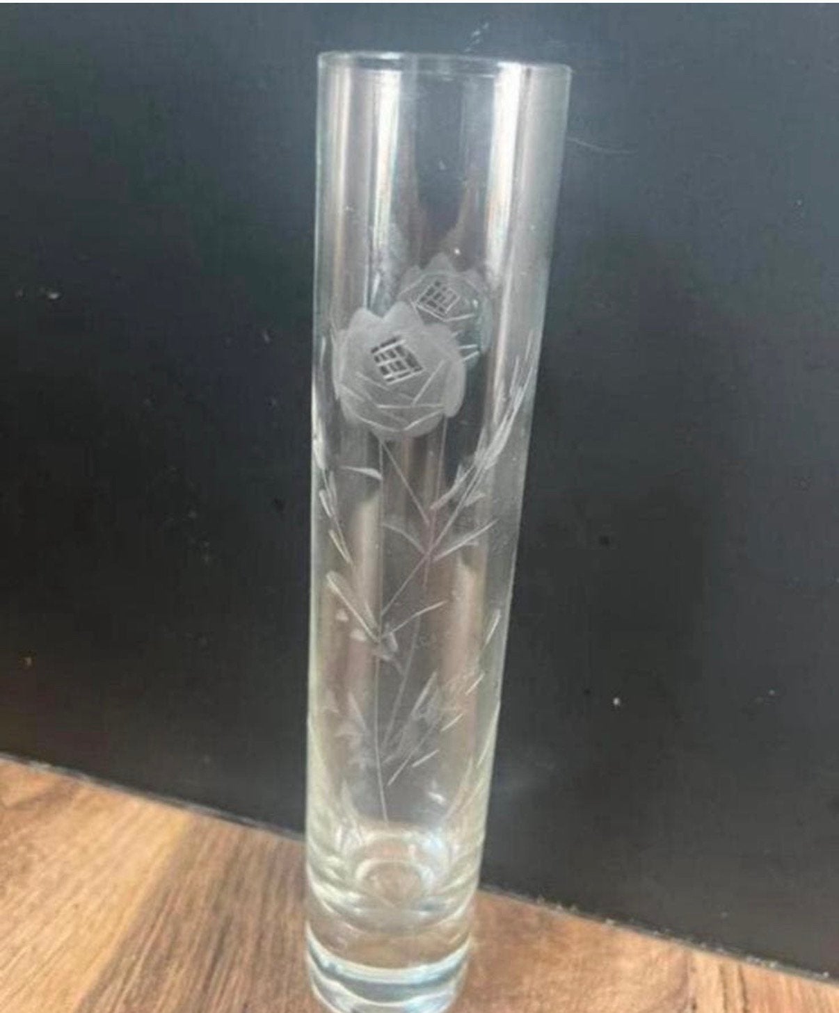 Antieke Geëtste glazen cilindervaas met rozenmotief, Ophalen of Verzenden