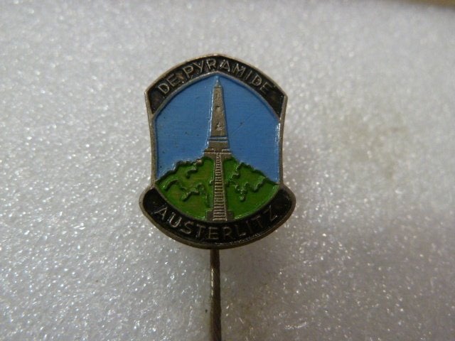 Vintage Speldje De Pyramide Austerlitz, Verzamelen, Ophalen of Verzenden, Gebruikt, Stad of Land, Speldje of Pin