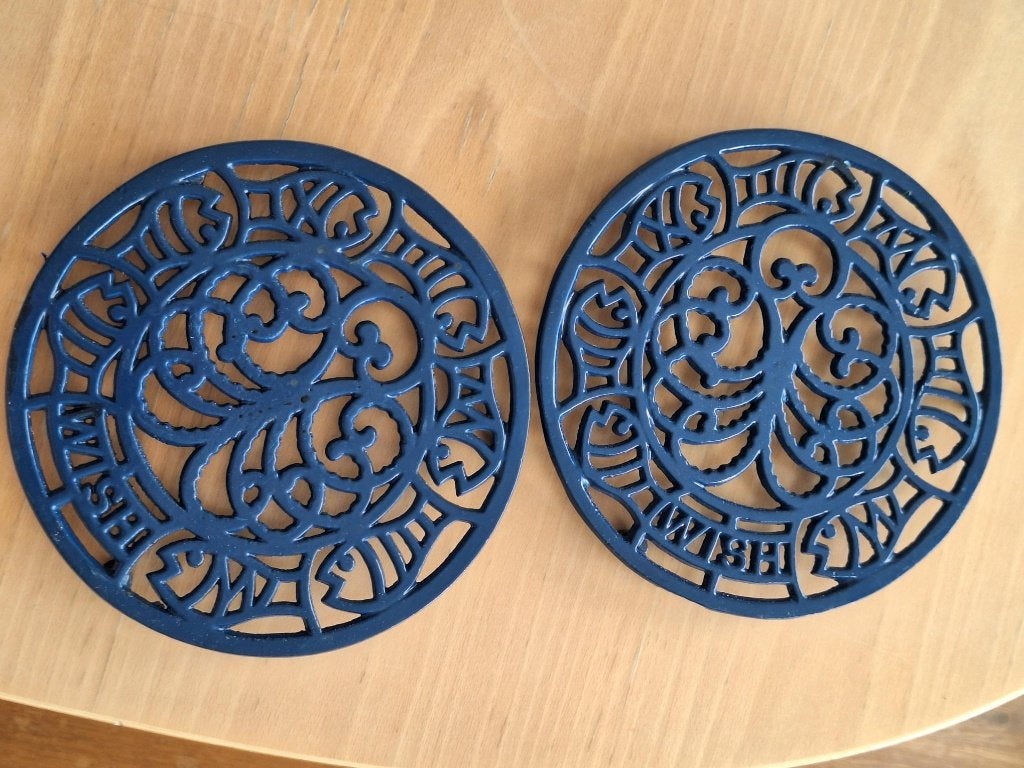 2 donkerblauwe onderzetters, Antislip, Metaal, Ophalen of Verzenden, Zo goed als nieuw