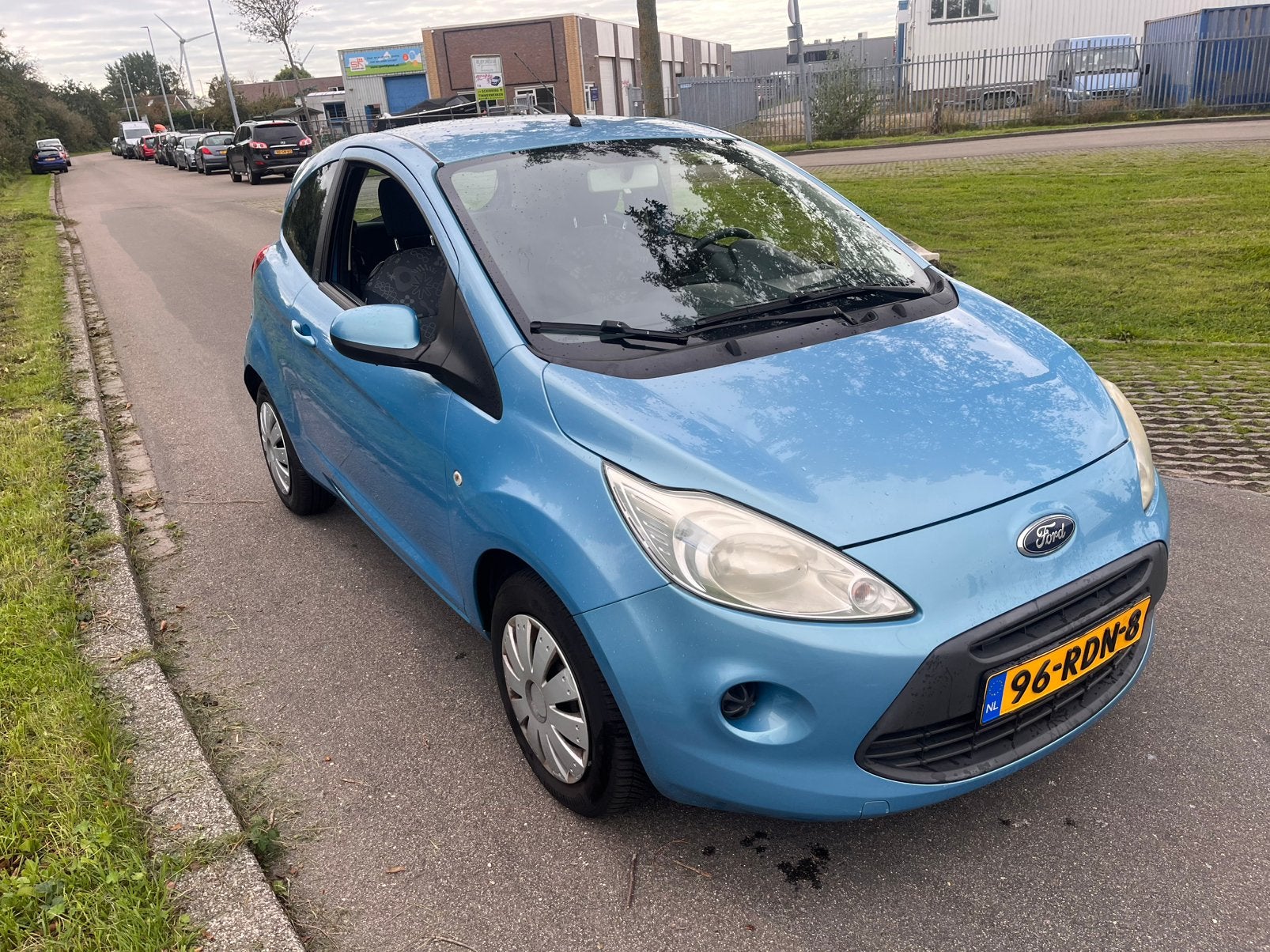 Nette Ford Ka met nieuwe apk, Auto's, Stof, 4 cilinders, Ka, Blauw