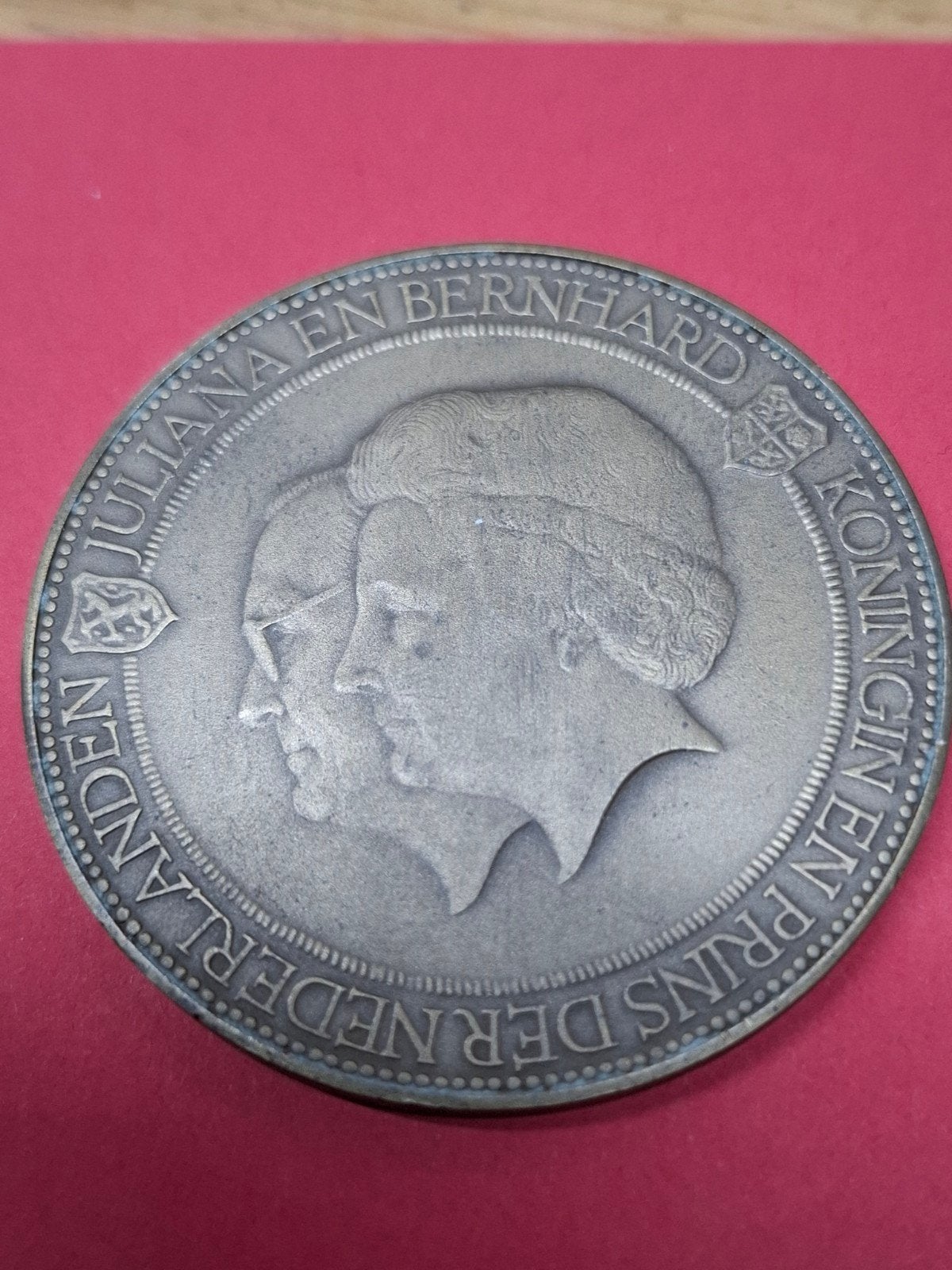 Herdenkingsmunt Koningin Juliana en Prins Bernhard, Ophalen of Verzenden, Koningin Juliana, Overige waardes, Losse munt