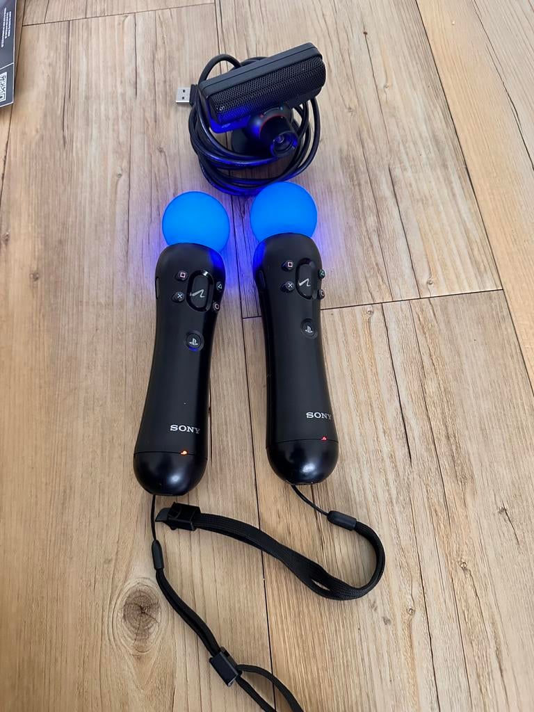 2x PlayStation Move controllers (ZCM1E) + camera, Ophalen of Verzenden, Gebruikt, PlayStation 3, Draadloos