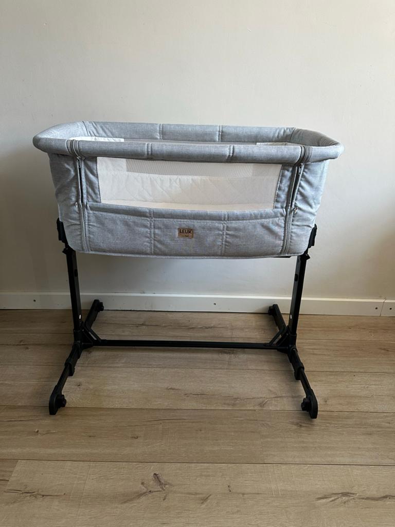 Wieg LEUK by twf - Grijs (incl. matrasje), Kinderen en Baby's, Babywiegjes en Ledikanten, Ophalen, Gebruikt, Wieg